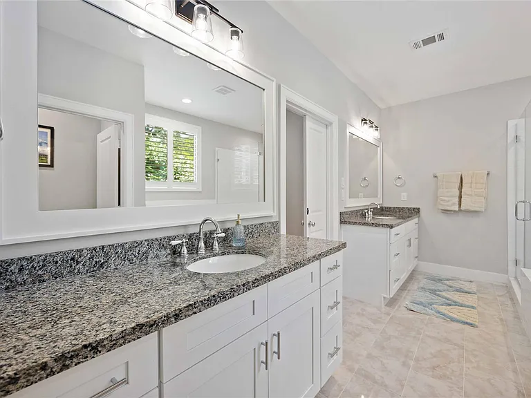 1324 W Pierce St — Photo 17