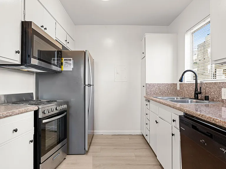 (El/Ti/Yo:B) 5139 White Oak Avenue — Photo 9