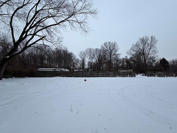 3rd image of 2808 Drake Rd
