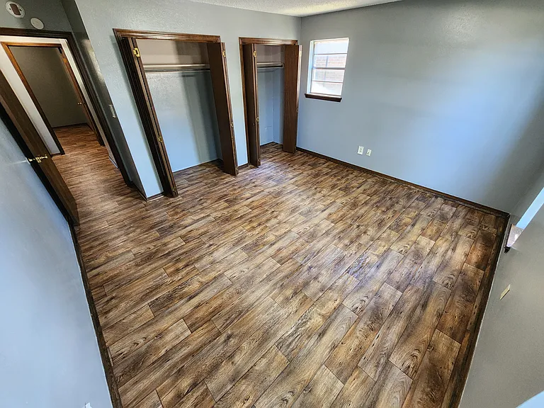 924 Crestview St — Photo 12