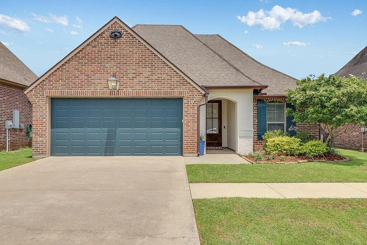 3 bed, 1484 sqft, $1,800 — Photo 1