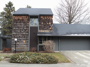 87 Woodfield Ct, Wind Point, WI 53402