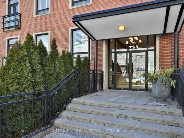 33 Price St #36, Toronto, ON M4W 1Z1