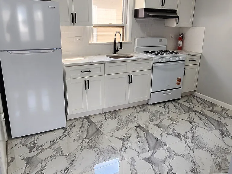 1760 Winfield St #1 — Photo 3