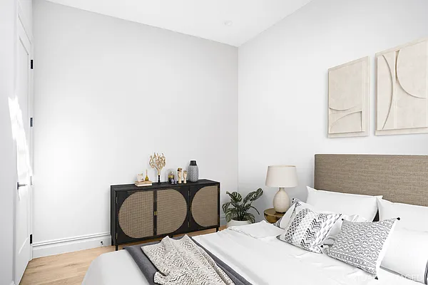 Rented by Compass | media 24