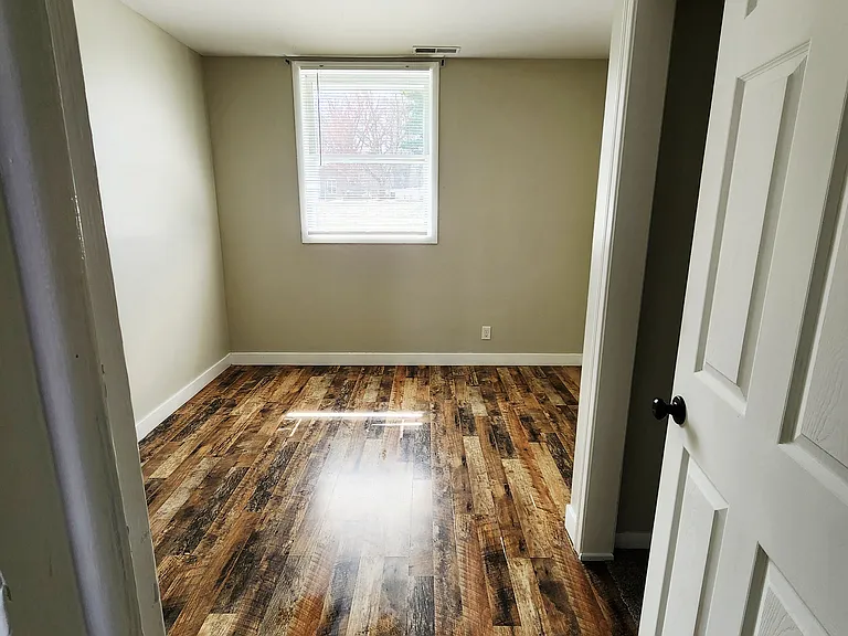 100 Foxwood Ct — Photo 15