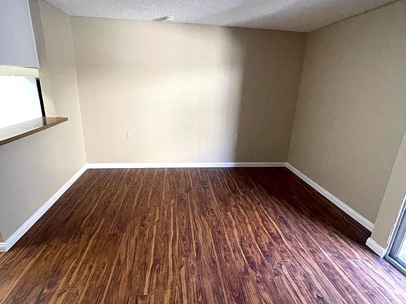 4th image of 401 W 6th St #0
