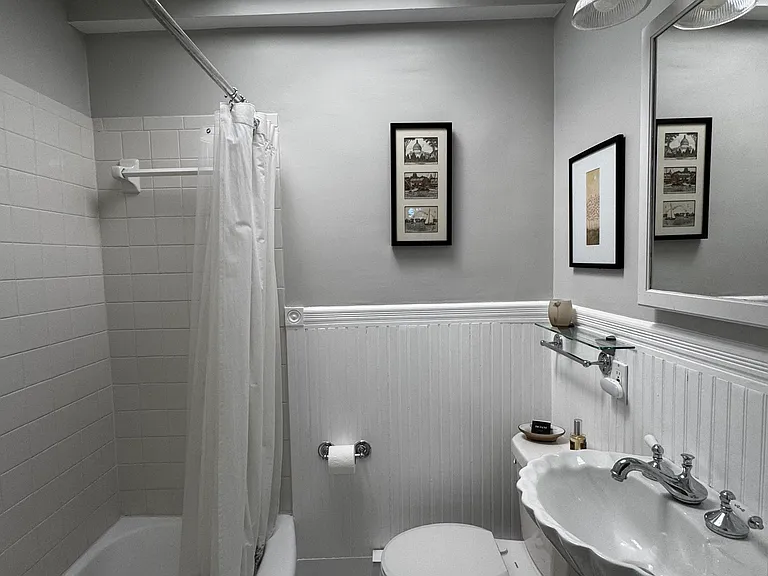 Upstairs guest bathroom.