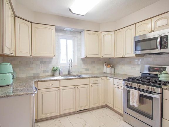 5th image of 764 Cheriton Dr