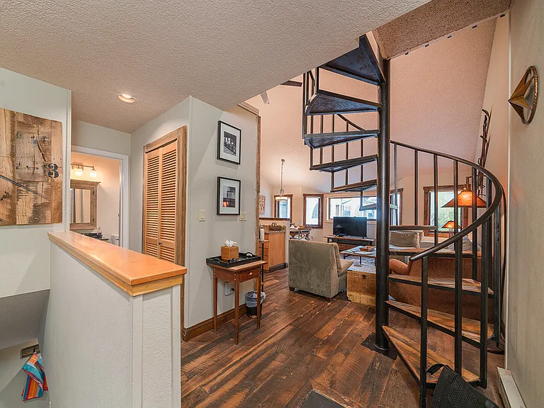 Mahoney Dr — Photo 10
