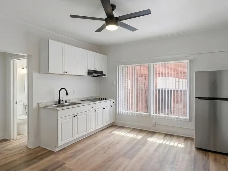 1812 W 5th Street — Photo 3