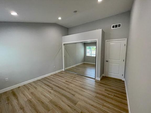 5th image of 8841 Keokuk Ave