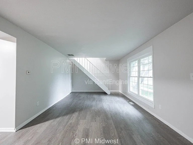 6920 Chrysler St — Photo 2