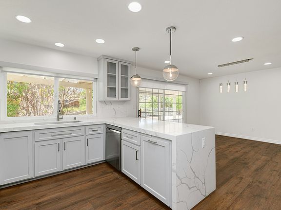 4th image of 1531 Sundale Rd