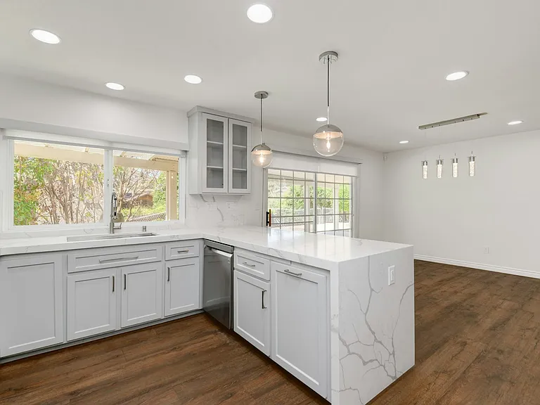 1531 Sundale Rd — Photo 4