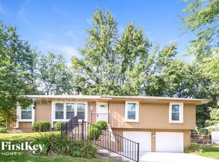 9805 N Cove View Ct, Kansas City, MO 64152