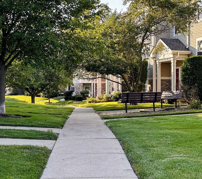 2nd image of 123 Holiday Ln