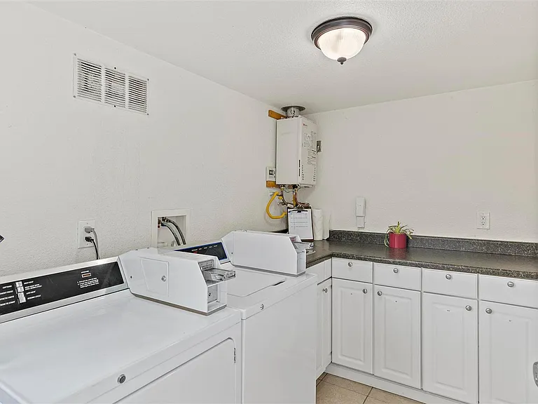 93 Glen Ave — Photo 14