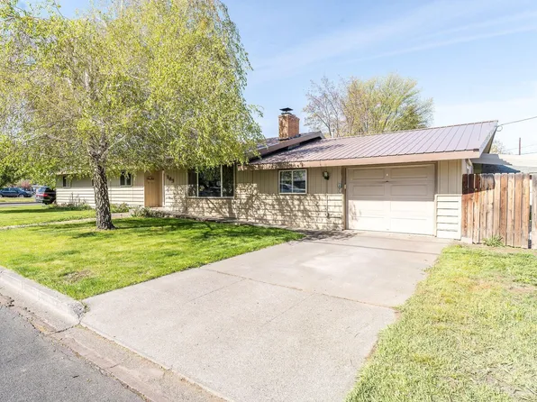 309 NW 9th St, Redmond, OR 97756
