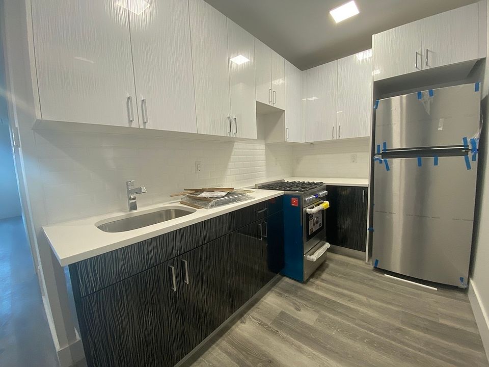 1st image of 440 Wythe Ave #404
