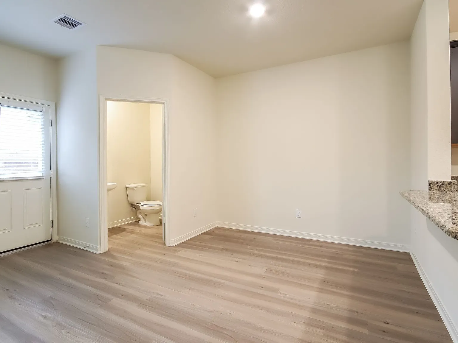 3 bed, 2.5 bath, 1727 sqft, $1,785 — Photo 4