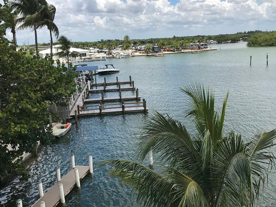 upstairs lanai looking at the naughty parrot restaurant docks