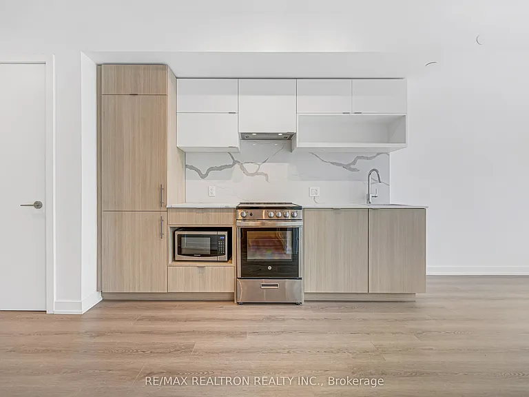 100 Queens Cay E #2508 — Photo 8
