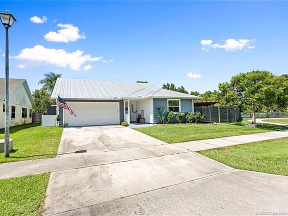 4th image of 4401 SE Satinleaf Pl
