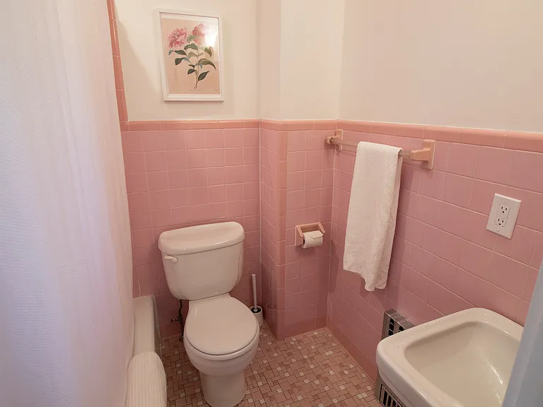 52 Maple St #B — Photo 4