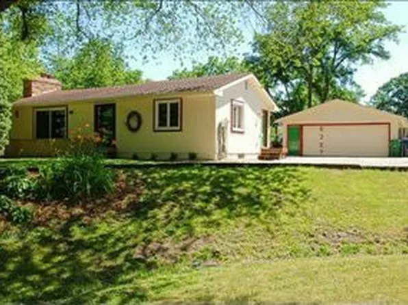 5327 72nd St, Urbandale, IA 50322