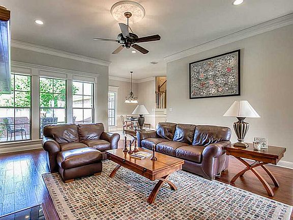 5th image of 307 Tottenham Ct