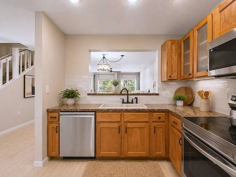 641 Maple Oak Cir #101 — Photo 11