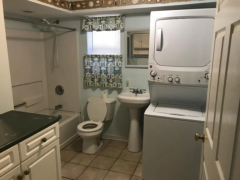 912 Lovell Ave #B — Photo 4