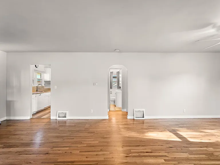 4426 W Irving St — Photo 6
