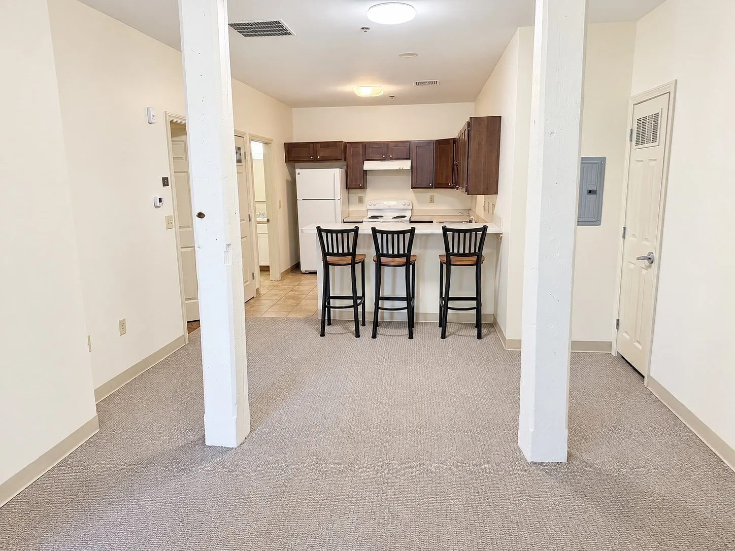 3 bed, 2.0 bath, 1200 sqft, $1,800 — Photo 3