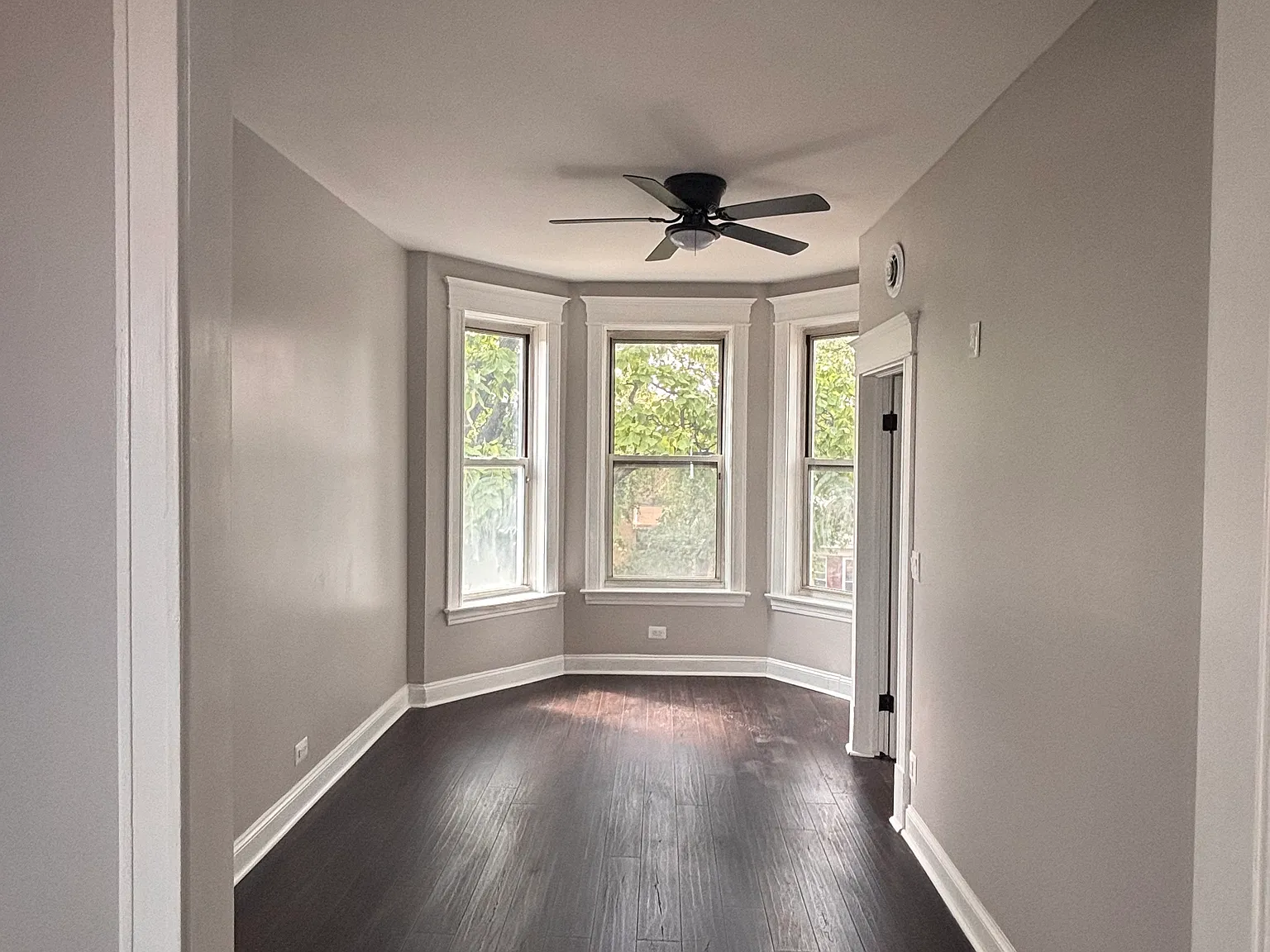 3 bed, 1400 sqft, $1,800 — Photo 2