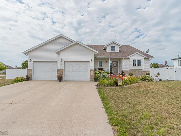 4391 52nd St S, Fargo, ND 58104