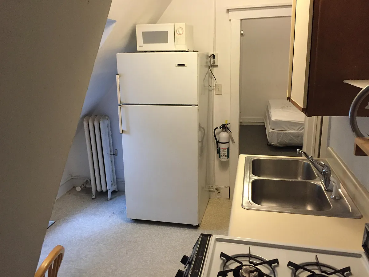 Building Photo - 105 Dewitt Pl #9