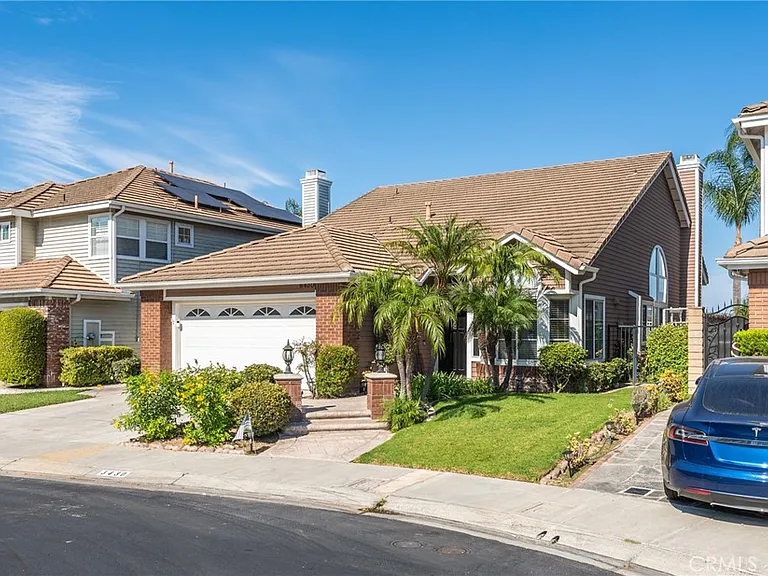 6430 Regents Ct — Photo 2