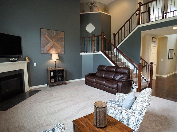3rd image of 124 Roundwood Ct