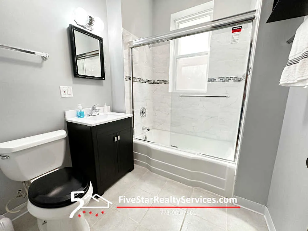 Building Photo - 2431 N Kostner Ave #1
