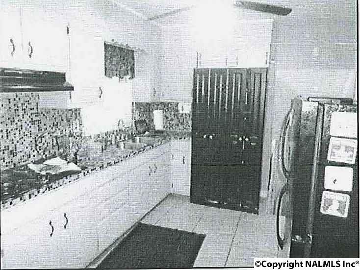 2nd image of 3943 Ashland Dr SW