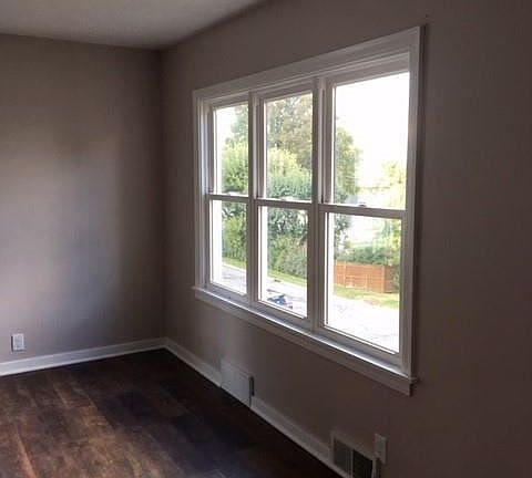 3rd image of 3830 Stratford Blvd