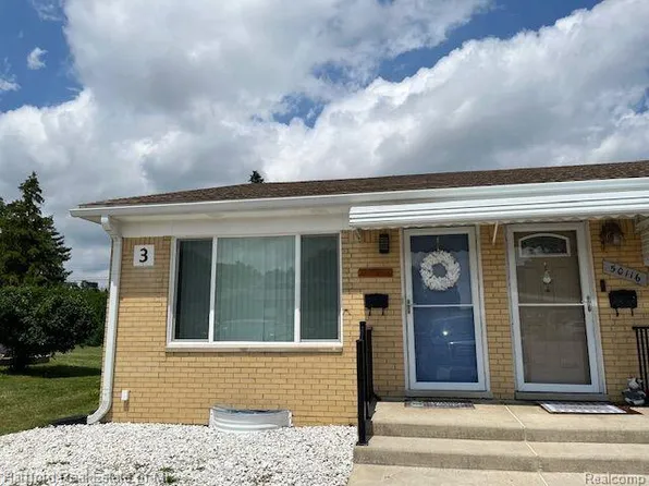 50118 Helfer Blvd #50118, Wixom, MI 48393