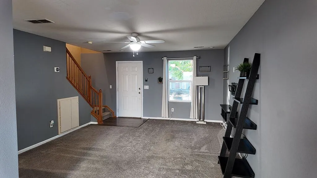 2 bed, 1.5 bath, 990 sqft, $2,300 — Photo 3
