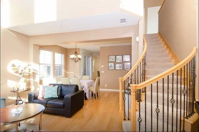 4 bed, 2077 sqft, $6,900 — Photo 2