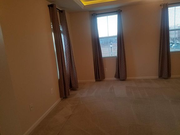 5th image of 444 Parkview Ave