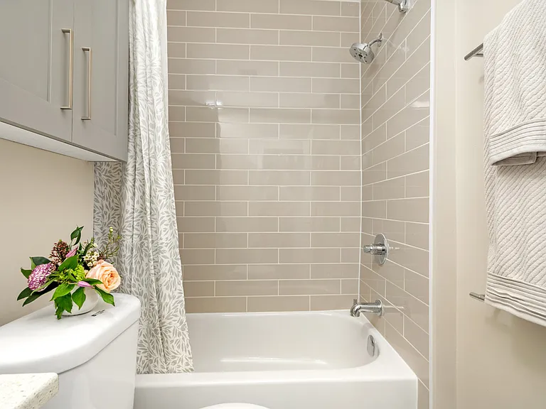 35 Woodridge Cres — Photo 10
