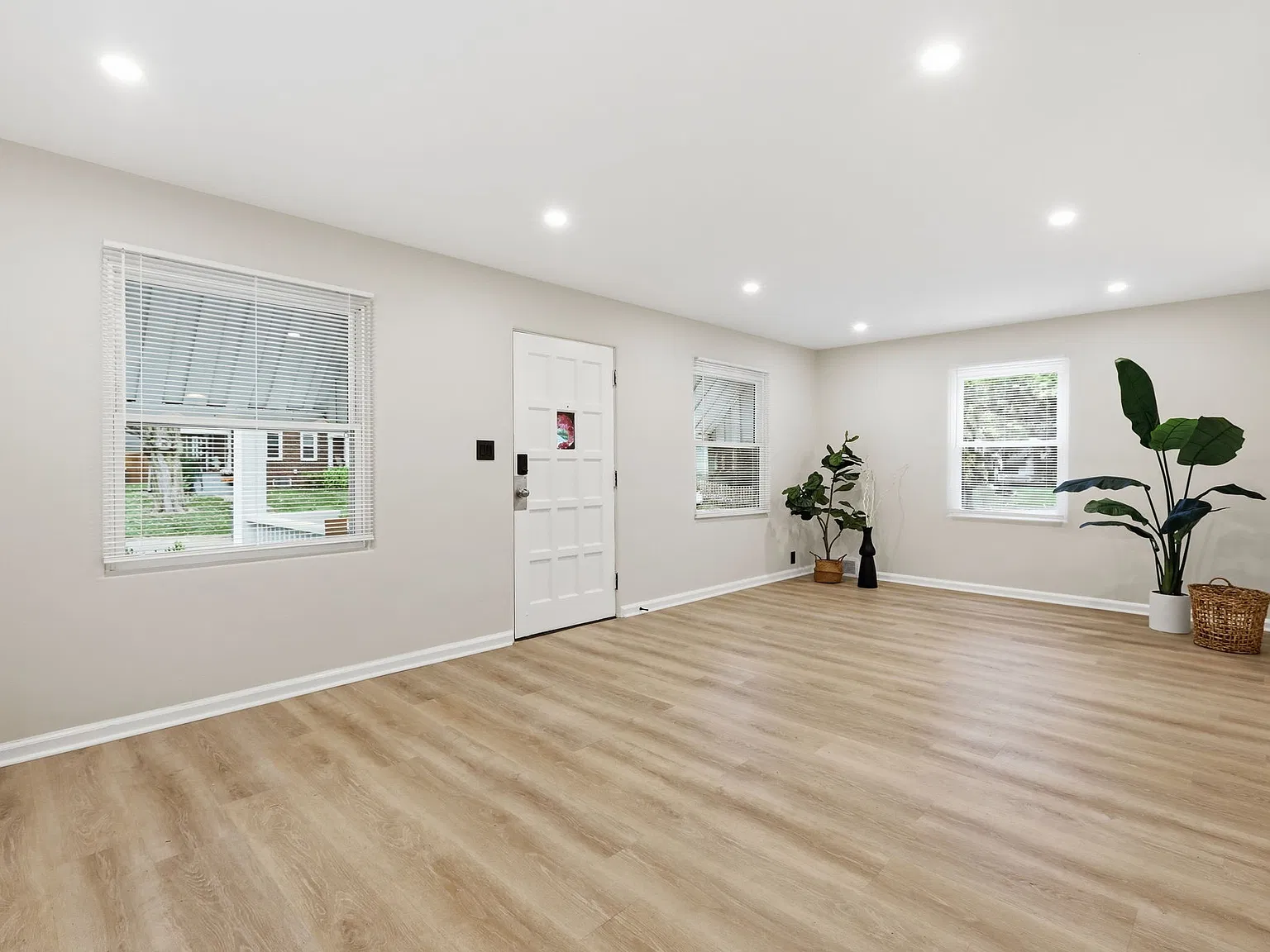 2 bed, 1076 sqft, $2,400 — Photo 3