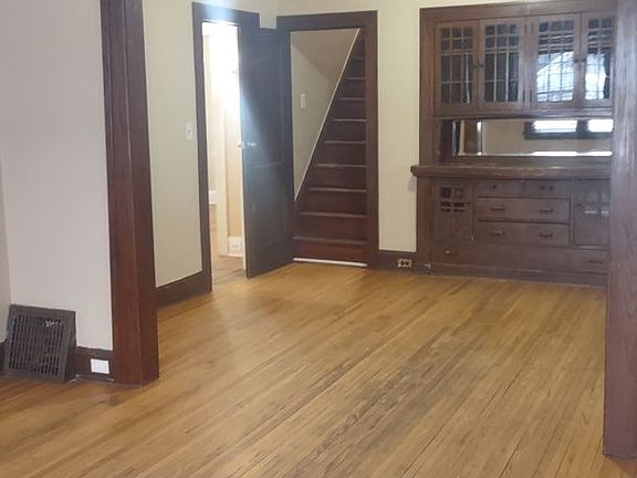 5th image of 3514 Bryant Ave N